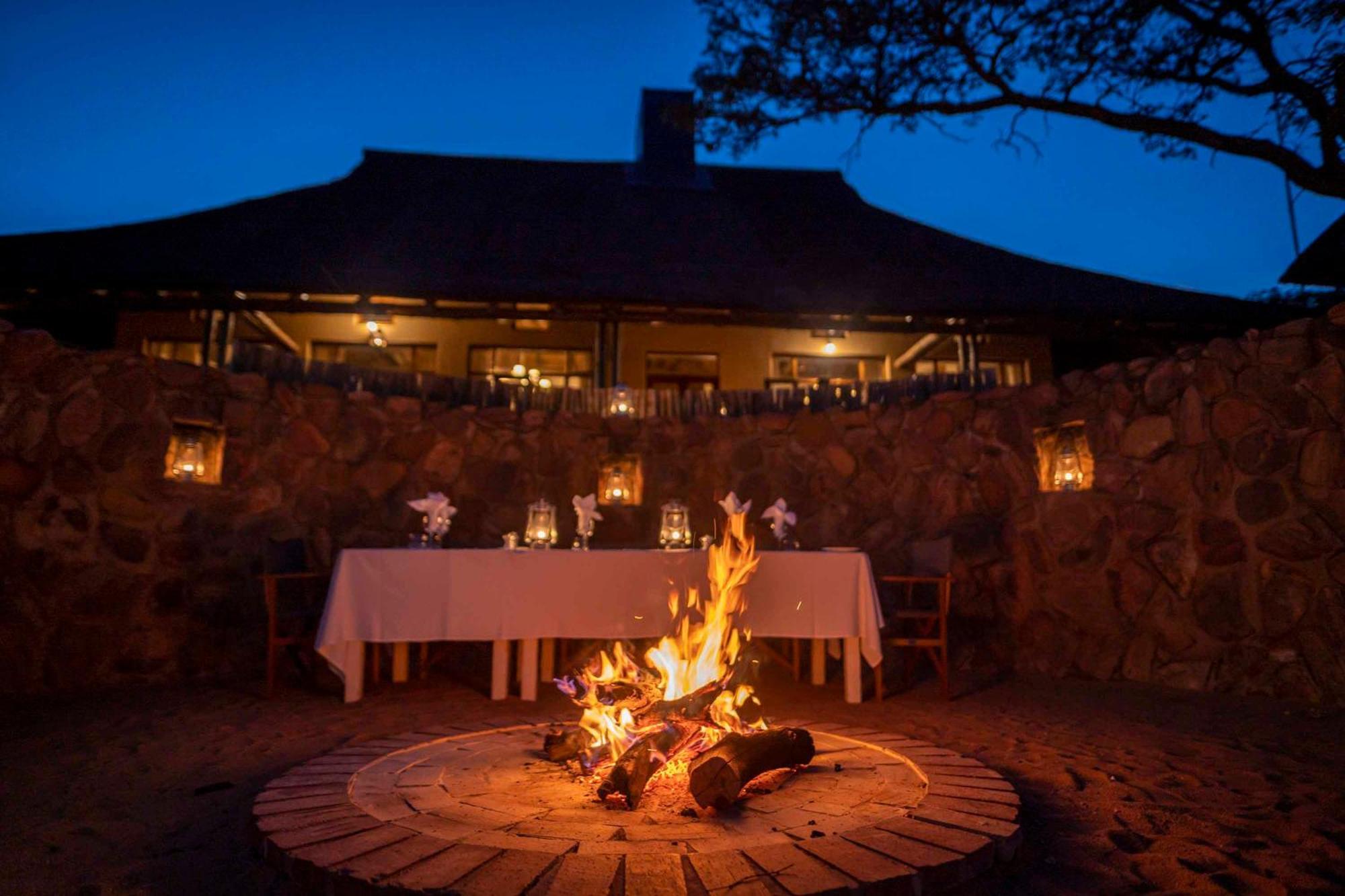 Ekuthuleni Lodge Strand Bagian luar foto
