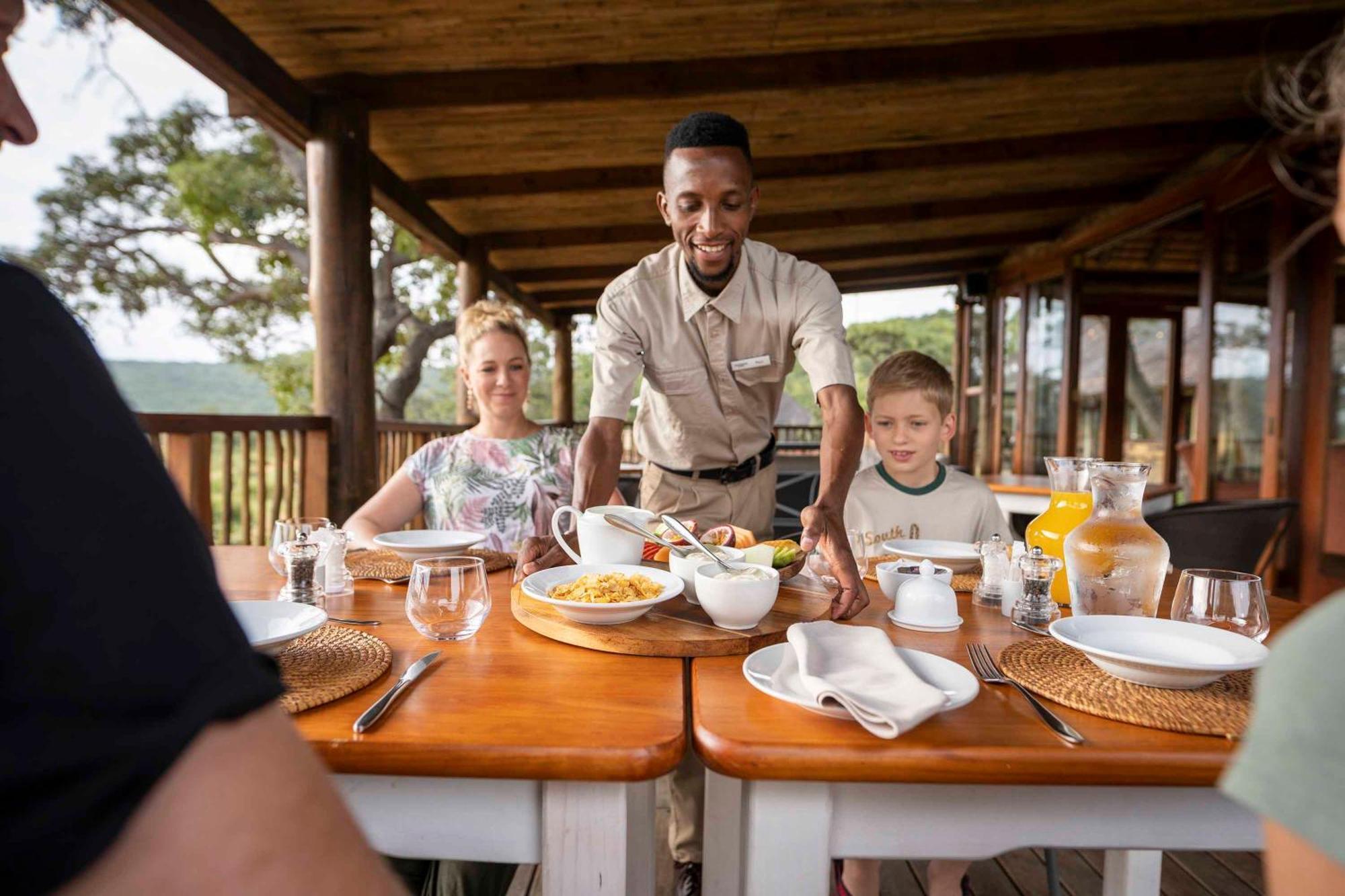 Ekuthuleni Lodge Strand Bagian luar foto