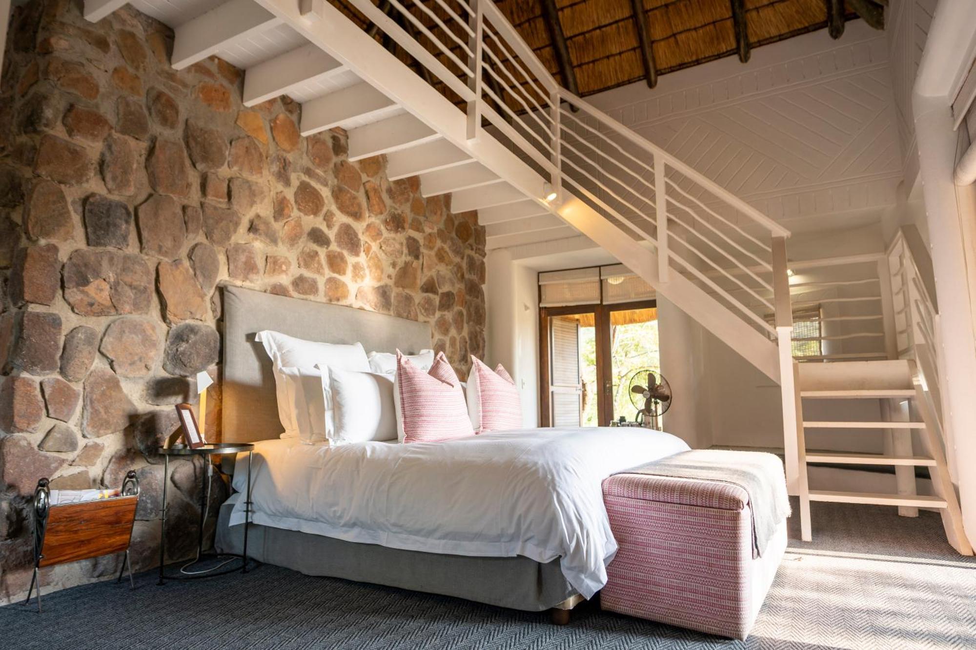 Ekuthuleni Lodge Strand Bagian luar foto